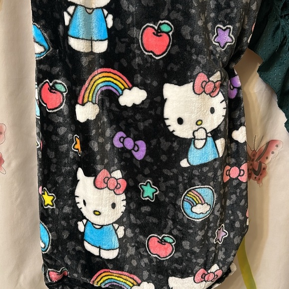 Hello Kitty Blanket - Picture 3 of 5